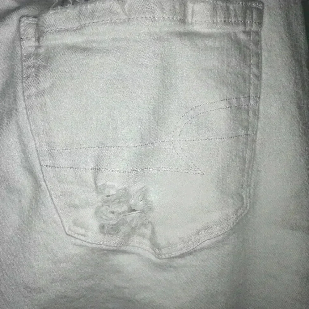 American Eagle Mom Straight Jean White Destroyed high rise stretch, Size 10